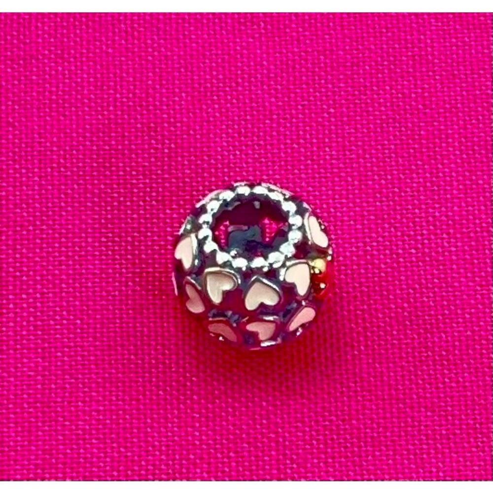 Pandora Advance of Love charm